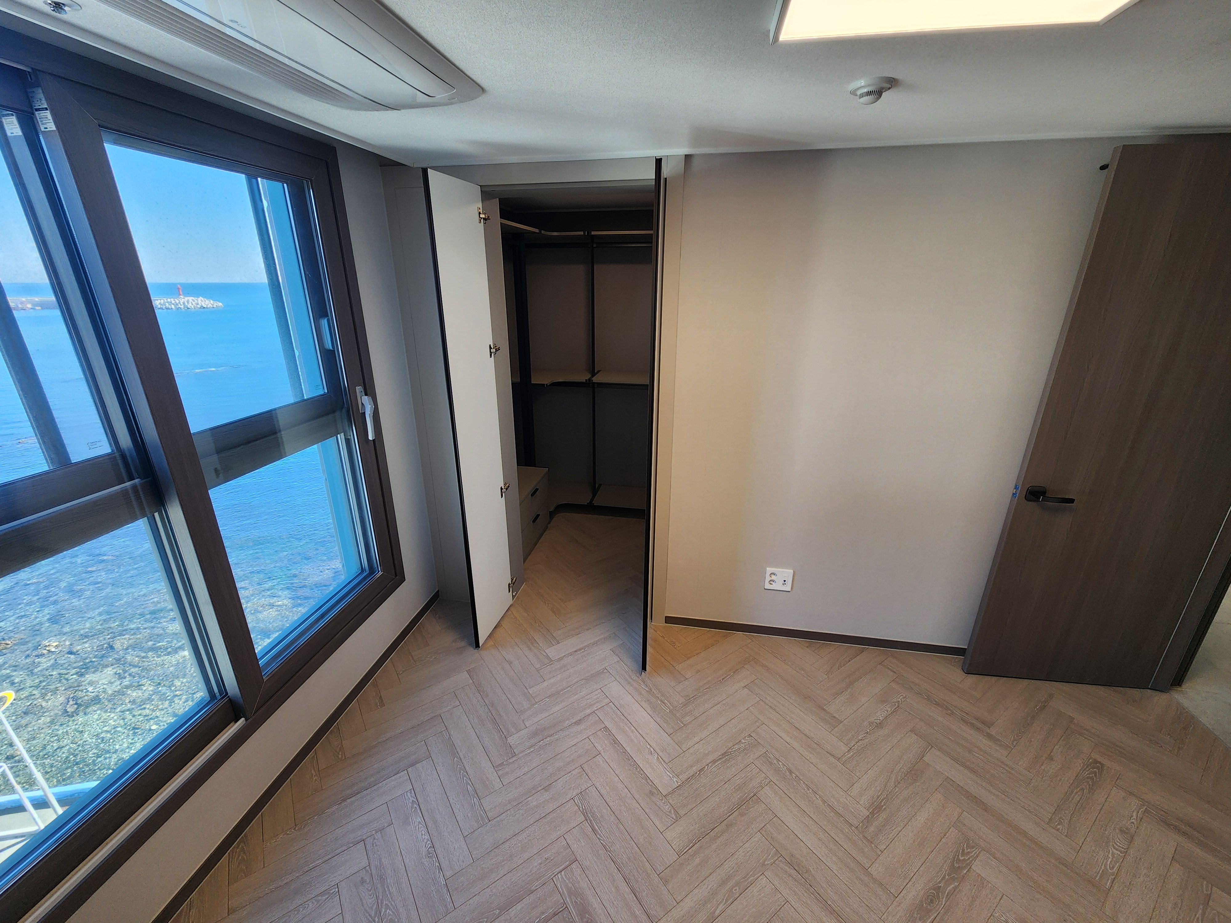 침실 - 붙박이장